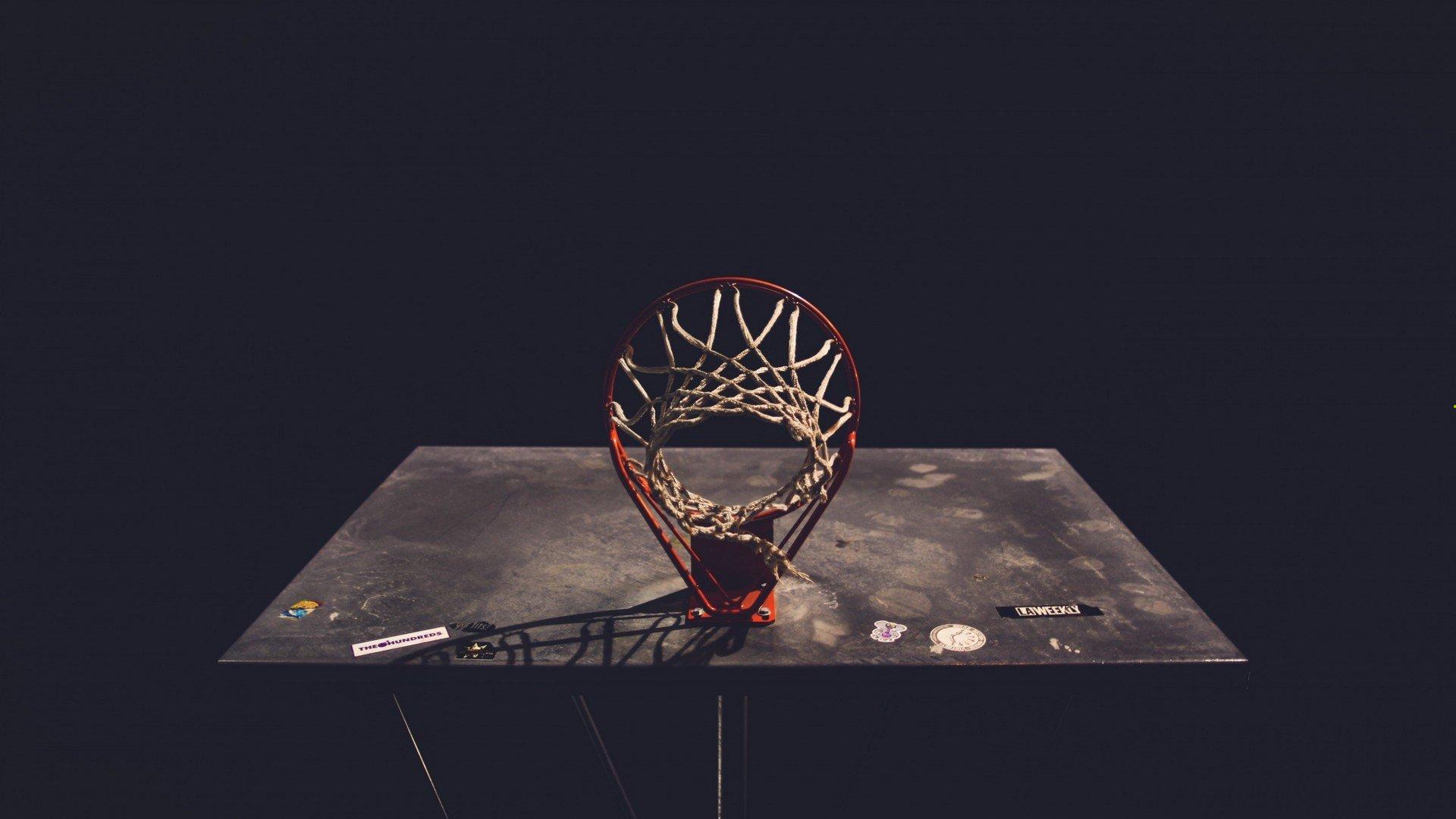 激情对决！曼城德比战上演巅峰较量，红魔绝杀蓝月亮惊险取胜