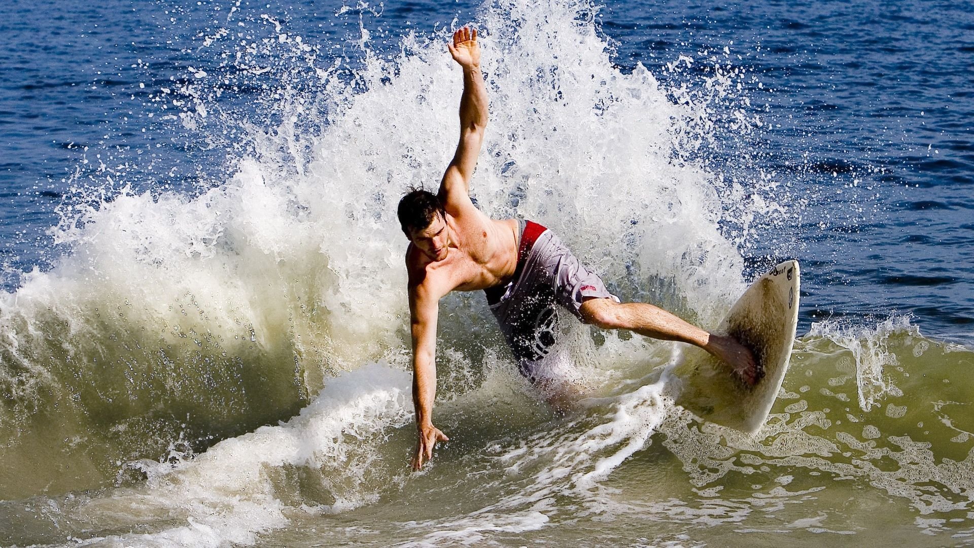 德甲联赛激战正酣,拜仁慕尼黑与多特蒙德上演巅峰对决